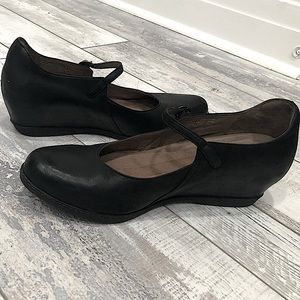 Black leather 2 inch wedge Mary Janes Dansko Sz 10/41